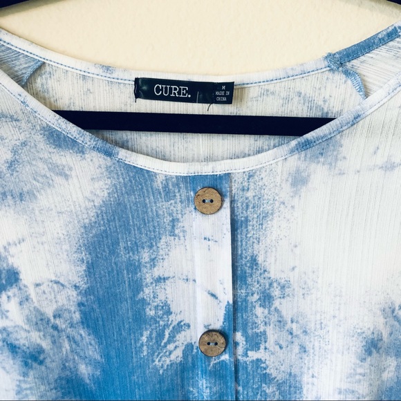 NWT Tie Dye Tie Front Blue & White Blouse Wooden Buttons Woman’s Size M - Picture 3 of 7